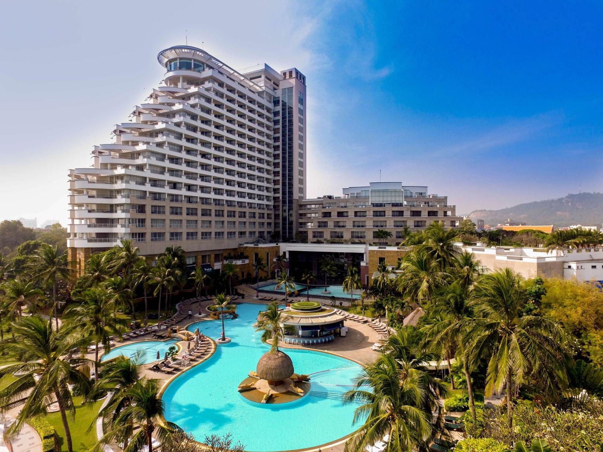 Hilton & HHQ