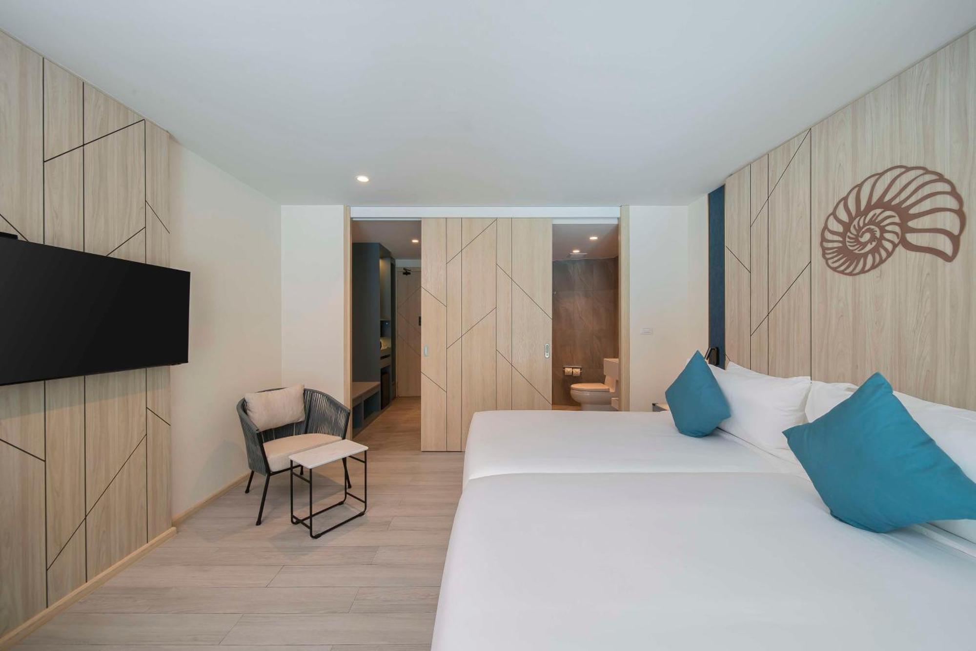 Western Carapace Hotel 4*