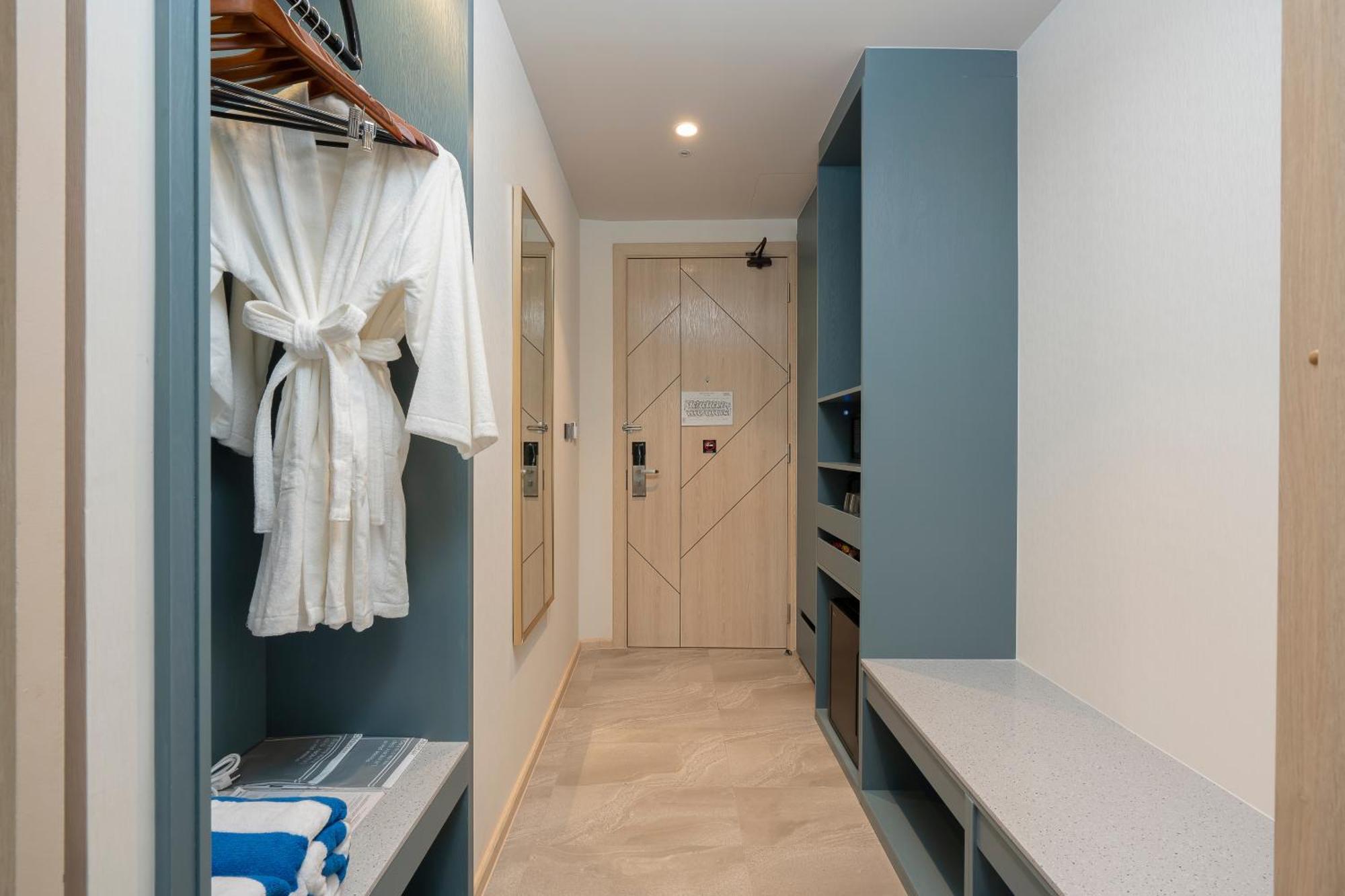Western Carapace Hotel Hua Hin