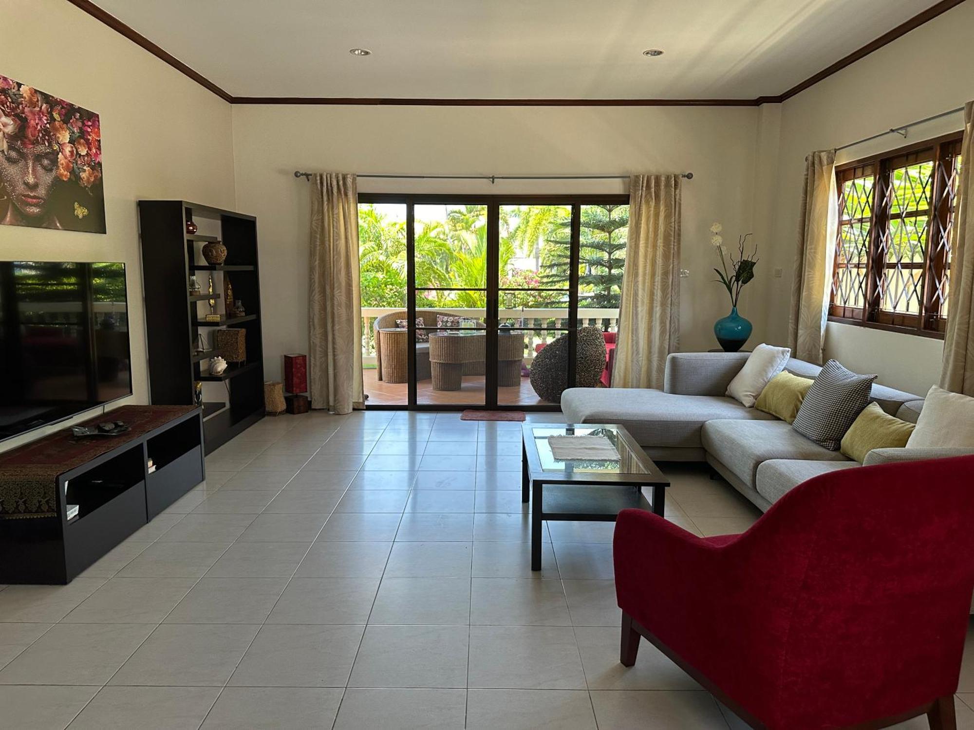 Baan Lisa, Hua Hin, 2br,2ba, Near Soi 94, Beach, Restaurants & Shopping Villa Hua Hin