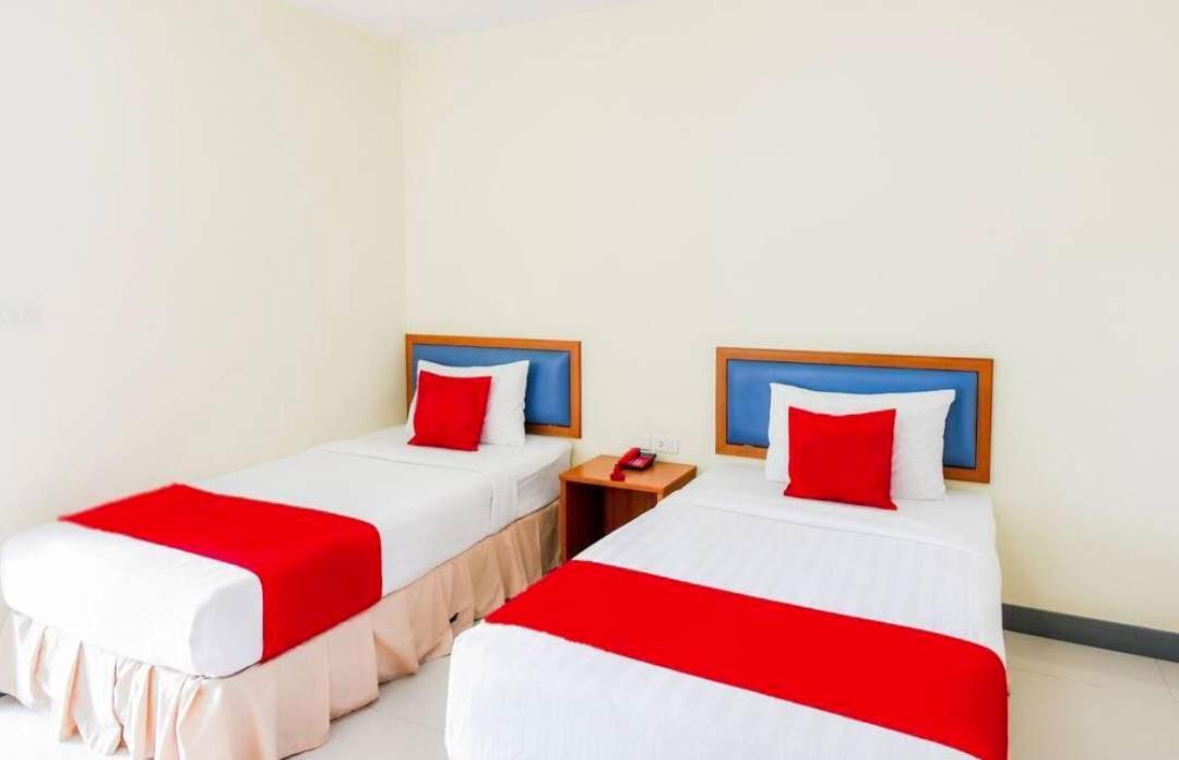 Baan Poemsuk Hotel 2*