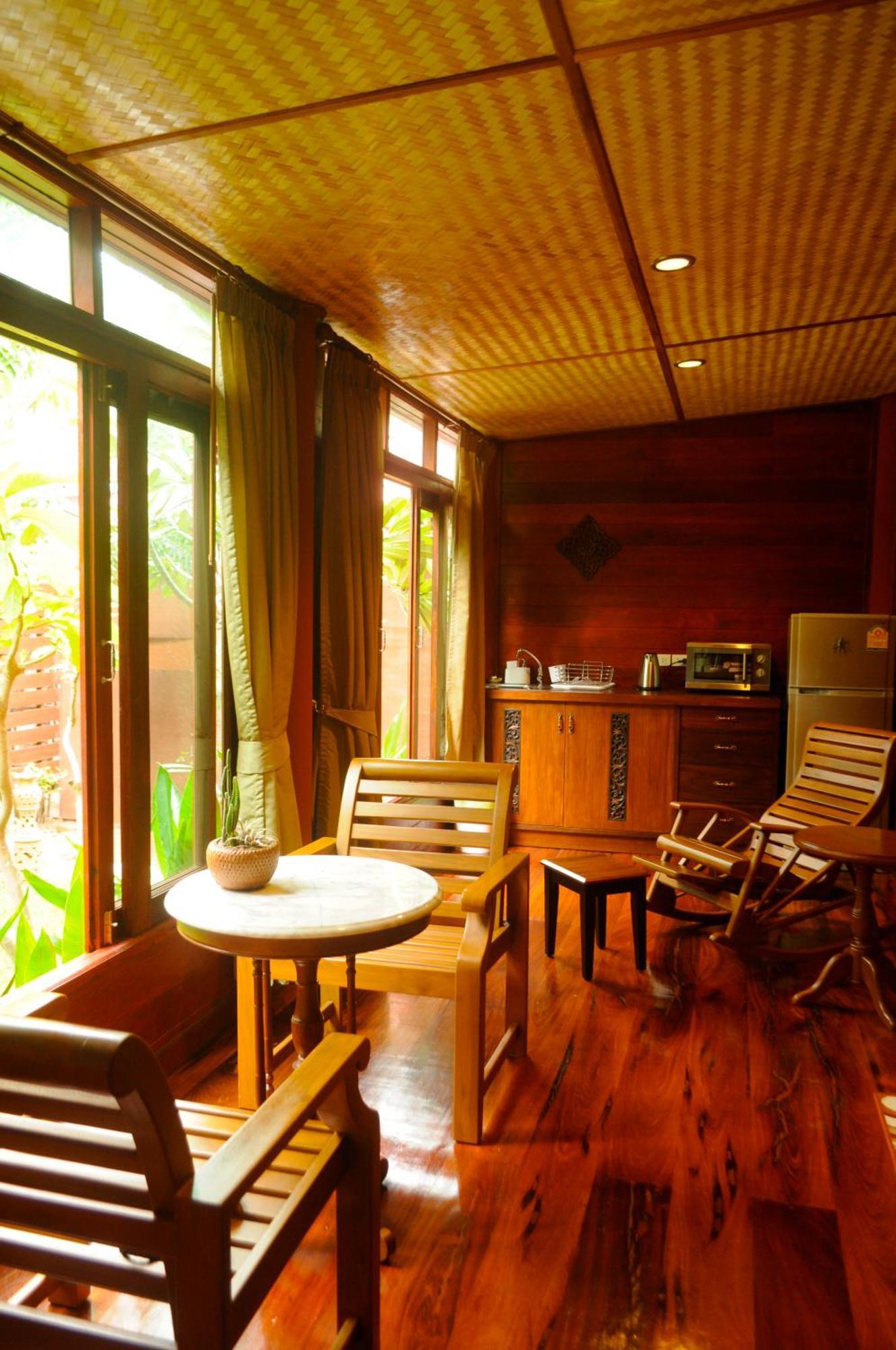 Resort Ruenkanok Thaihouse