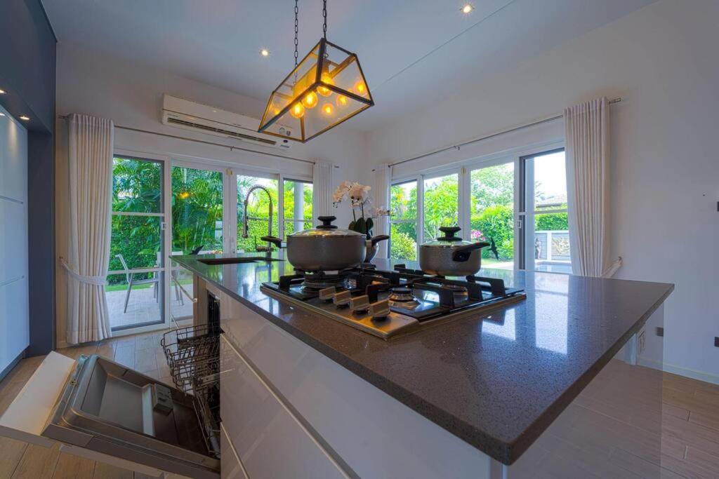 Modern 3 Bedroom Pool - Mr54 Holiday home