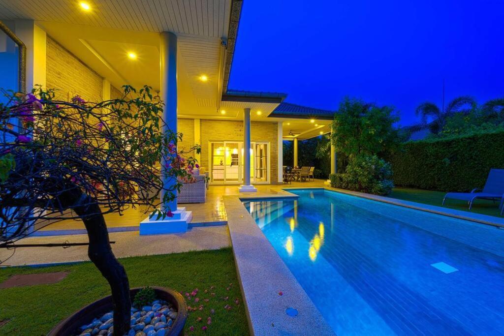 Modern 3 Bedroom Pool - Mr54 *