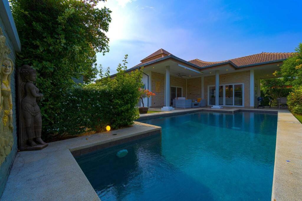Modern 3 Bedroom Pool - Mr54 Holiday home