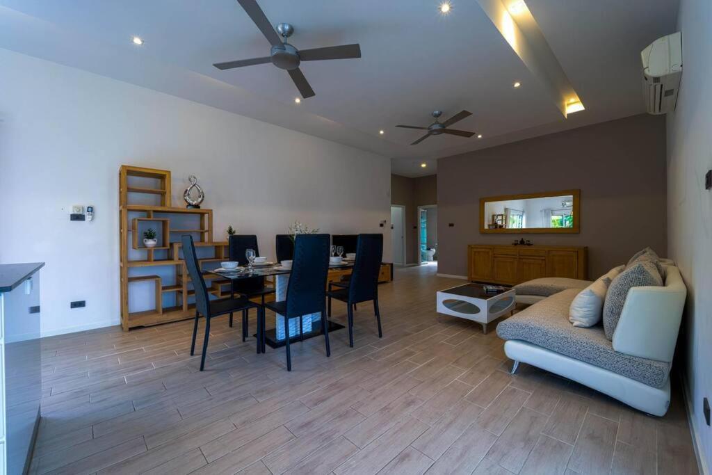 Modern 3 Bedroom Pool - Mr54