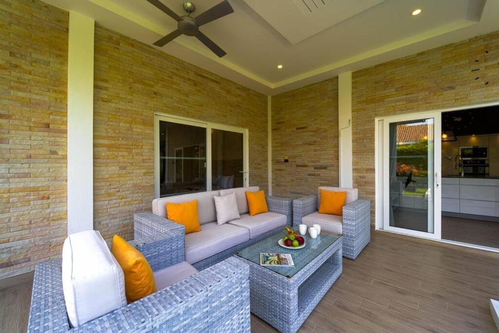 Modern 3 Bedroom Pool - Mr54 Holiday home