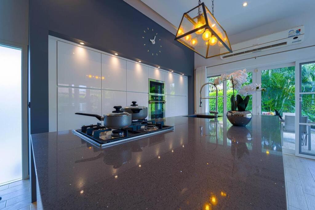 Holiday home Modern 3 Bedroom Pool - Mr54 *