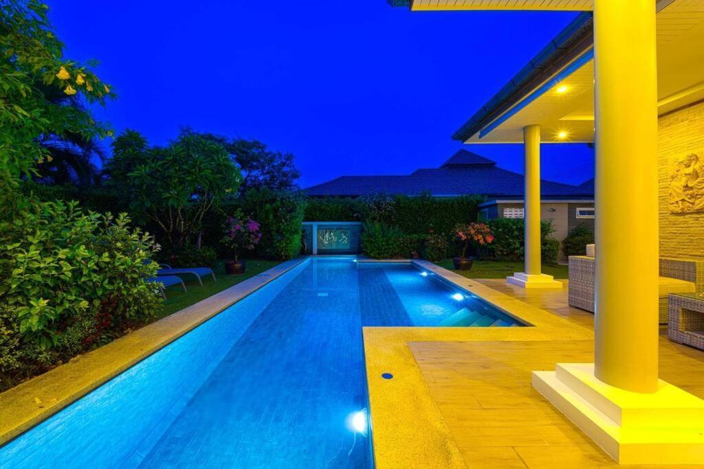 Holiday home Modern 3 Bedroom Pool - Mr54 *