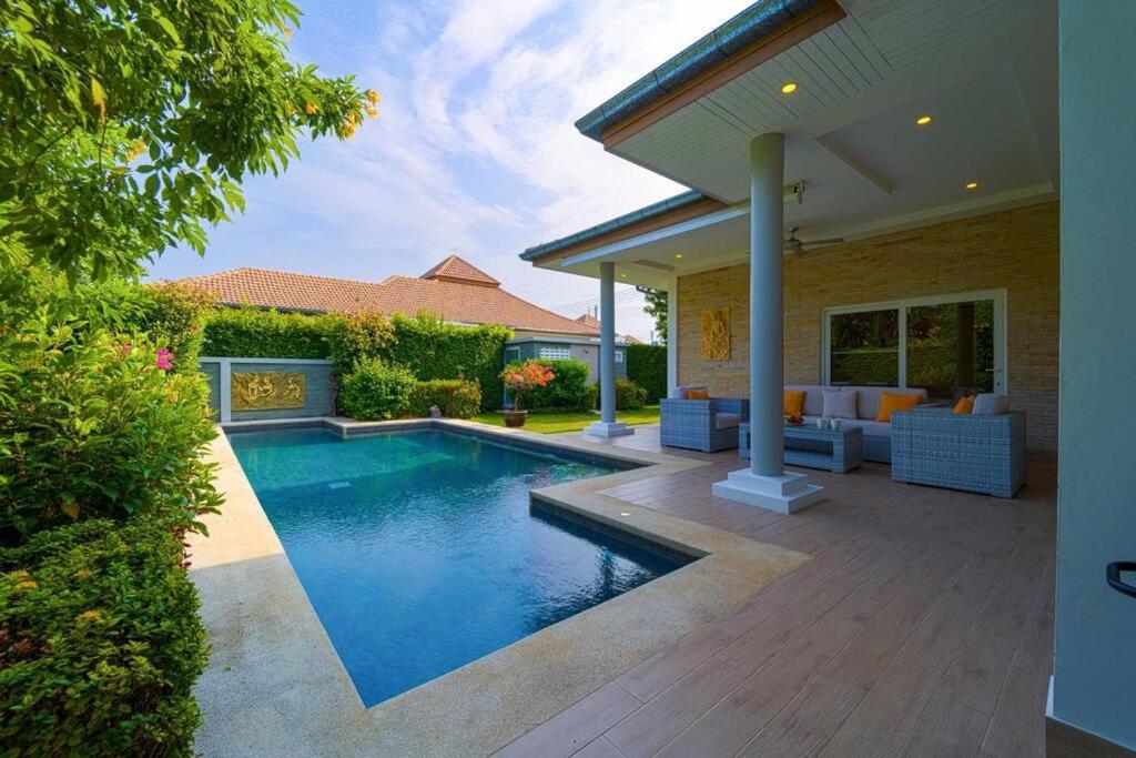 Modern 3 Bedroom Pool - Mr54 Holiday home *