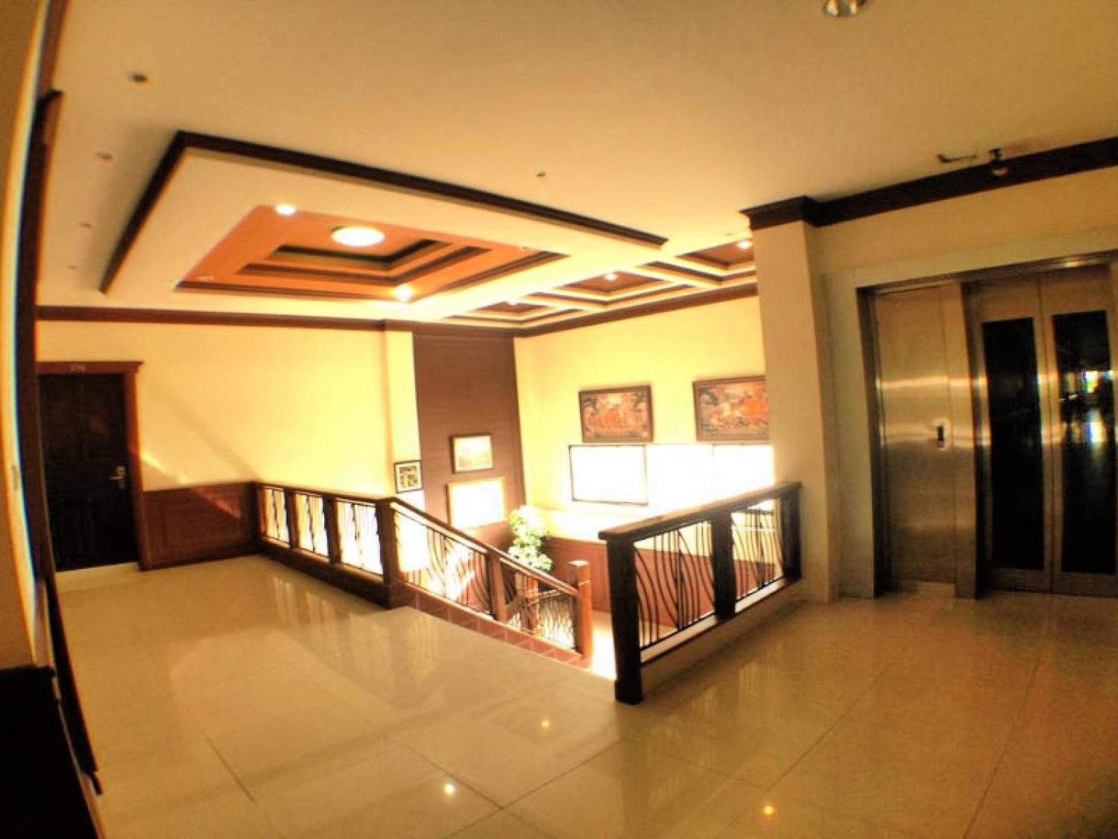 Narawan Hotel, Hotel
