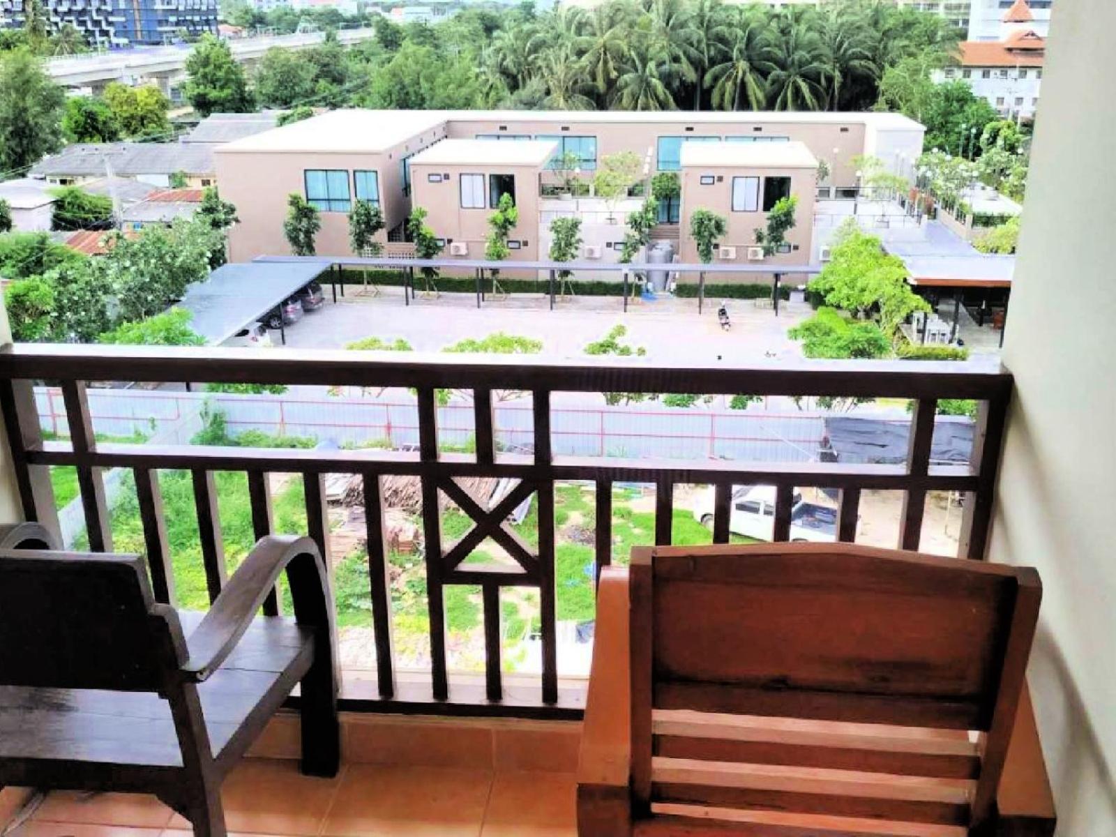 Narawan Hotel, Hotel HHQ
