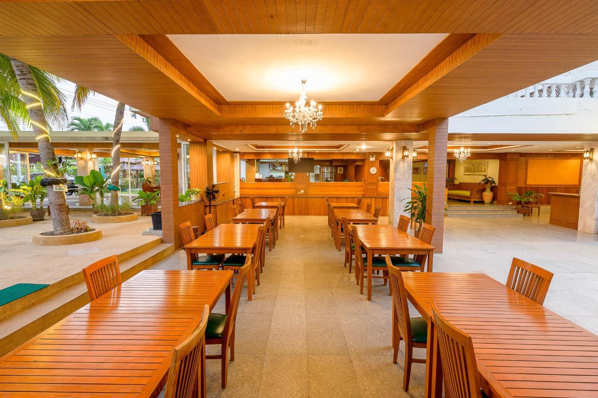 Hotel Golf HHQ