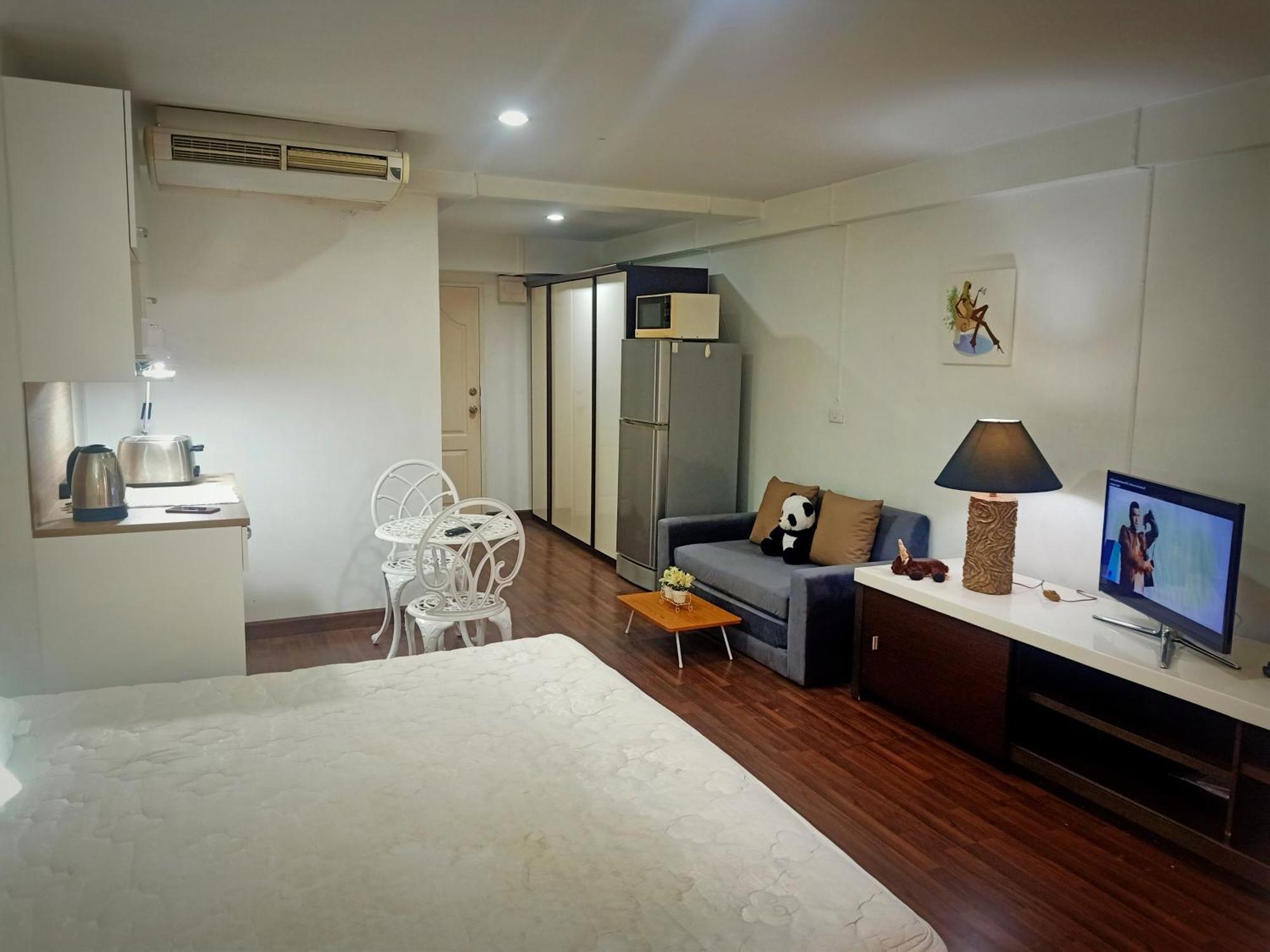 The White Apartment