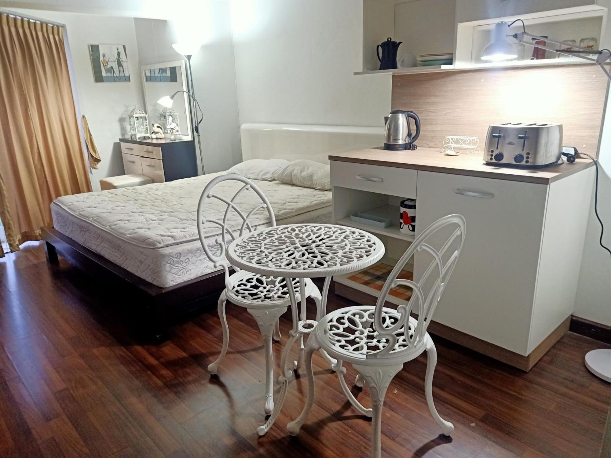 The White Apartment *