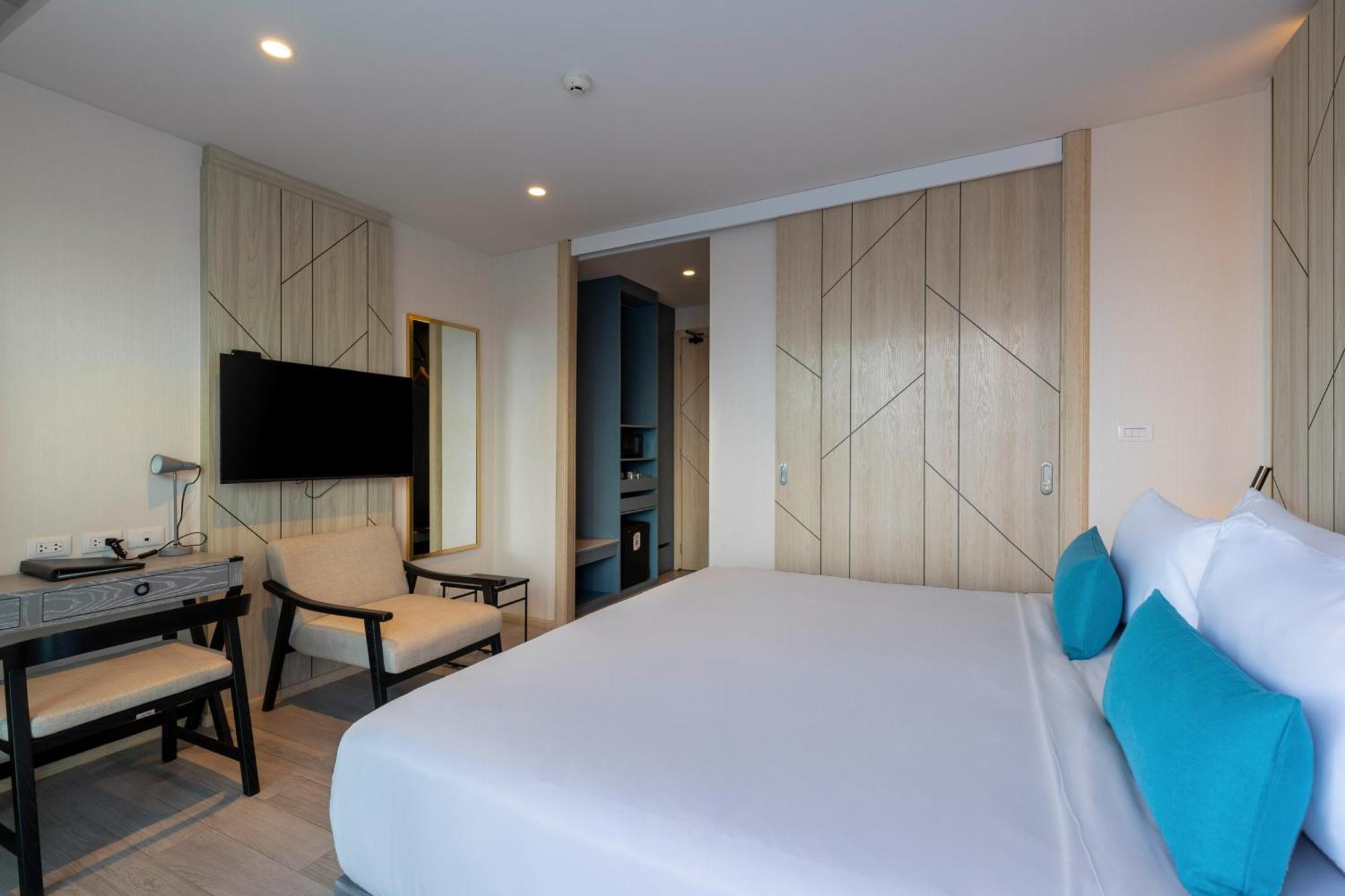 Western Carapace Hua Hin