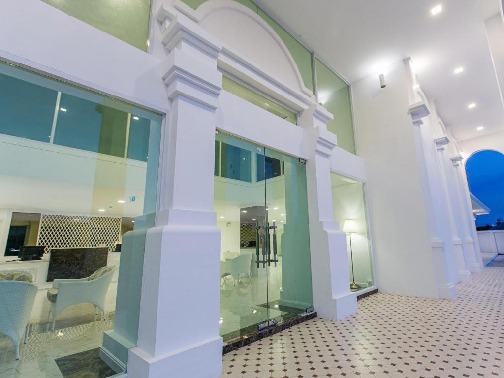 B2 Premier Resort