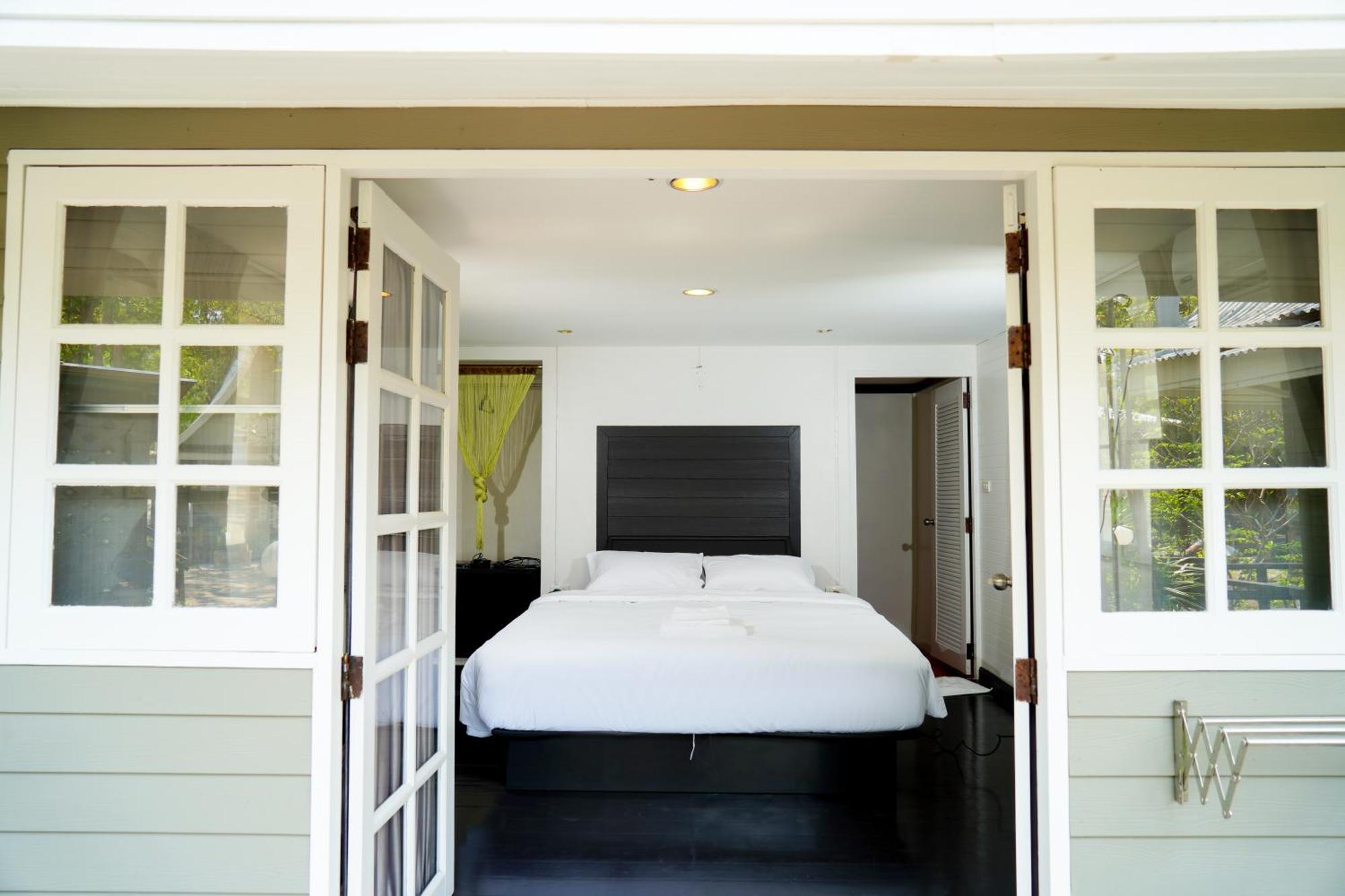 Resort Luna Hut Hua Hin