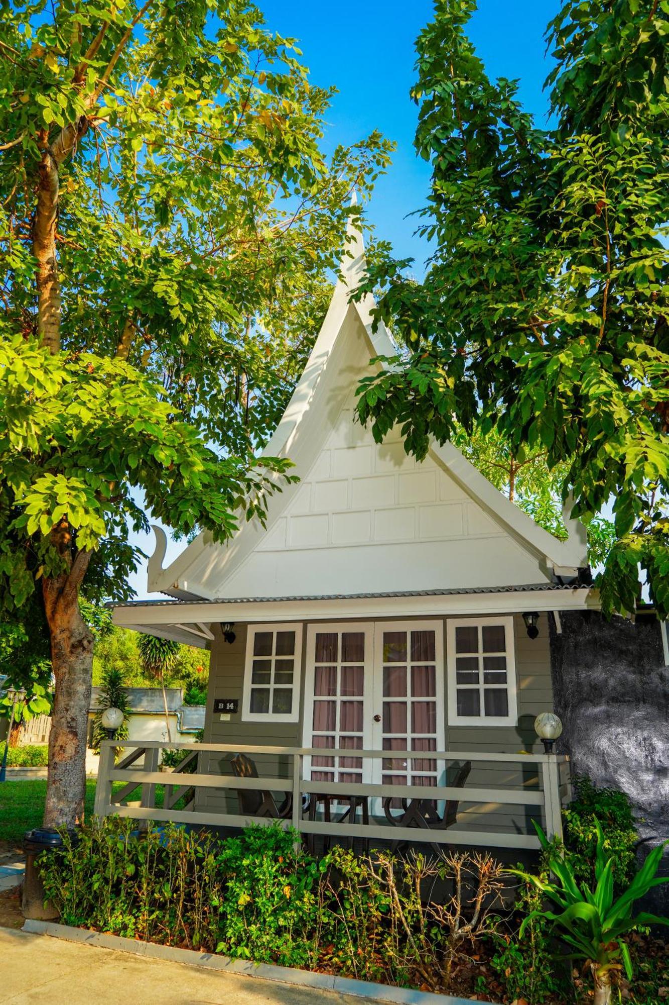 Luna Hut Hua Hin