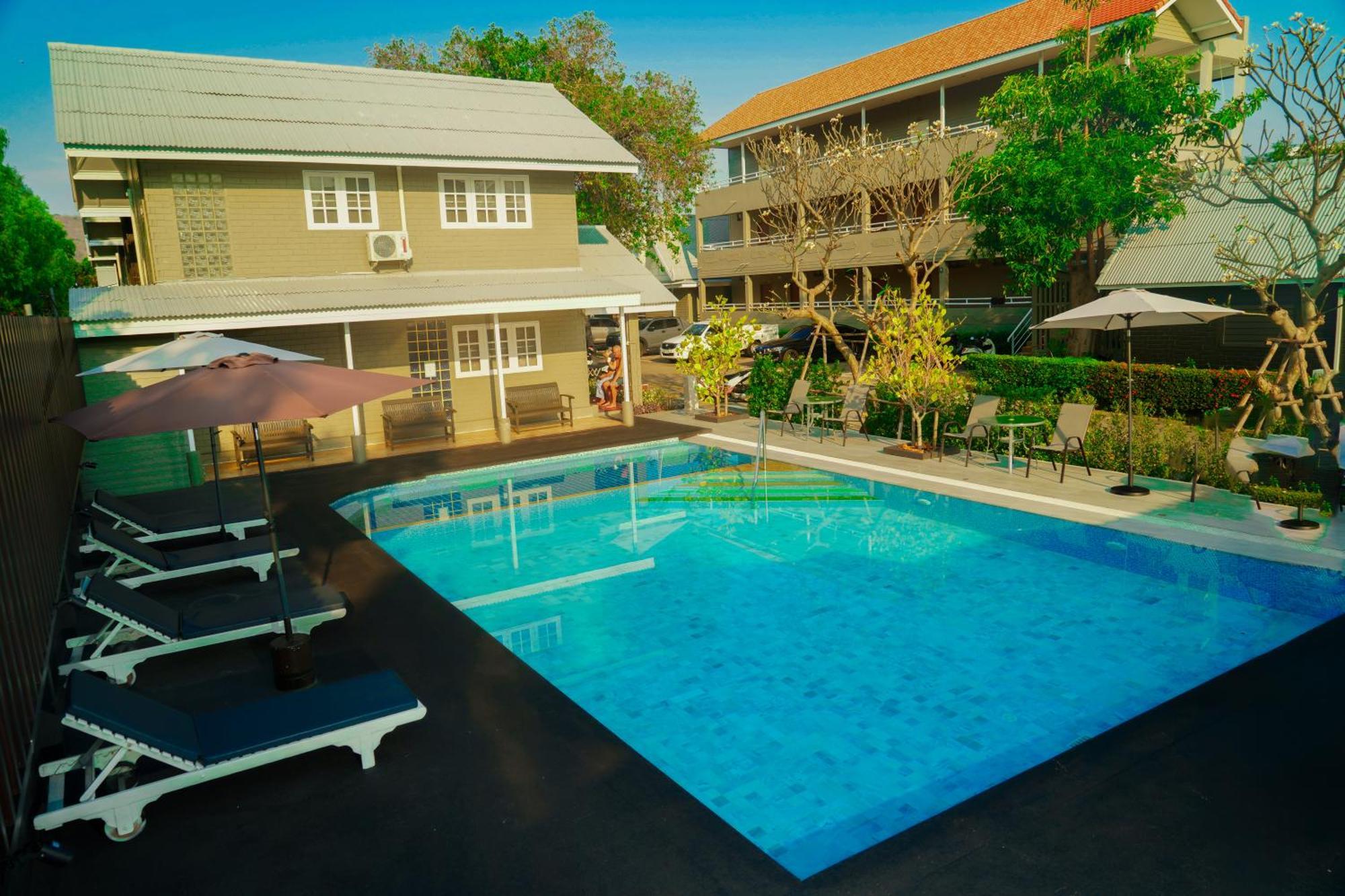 Luna Hut Resort 3*