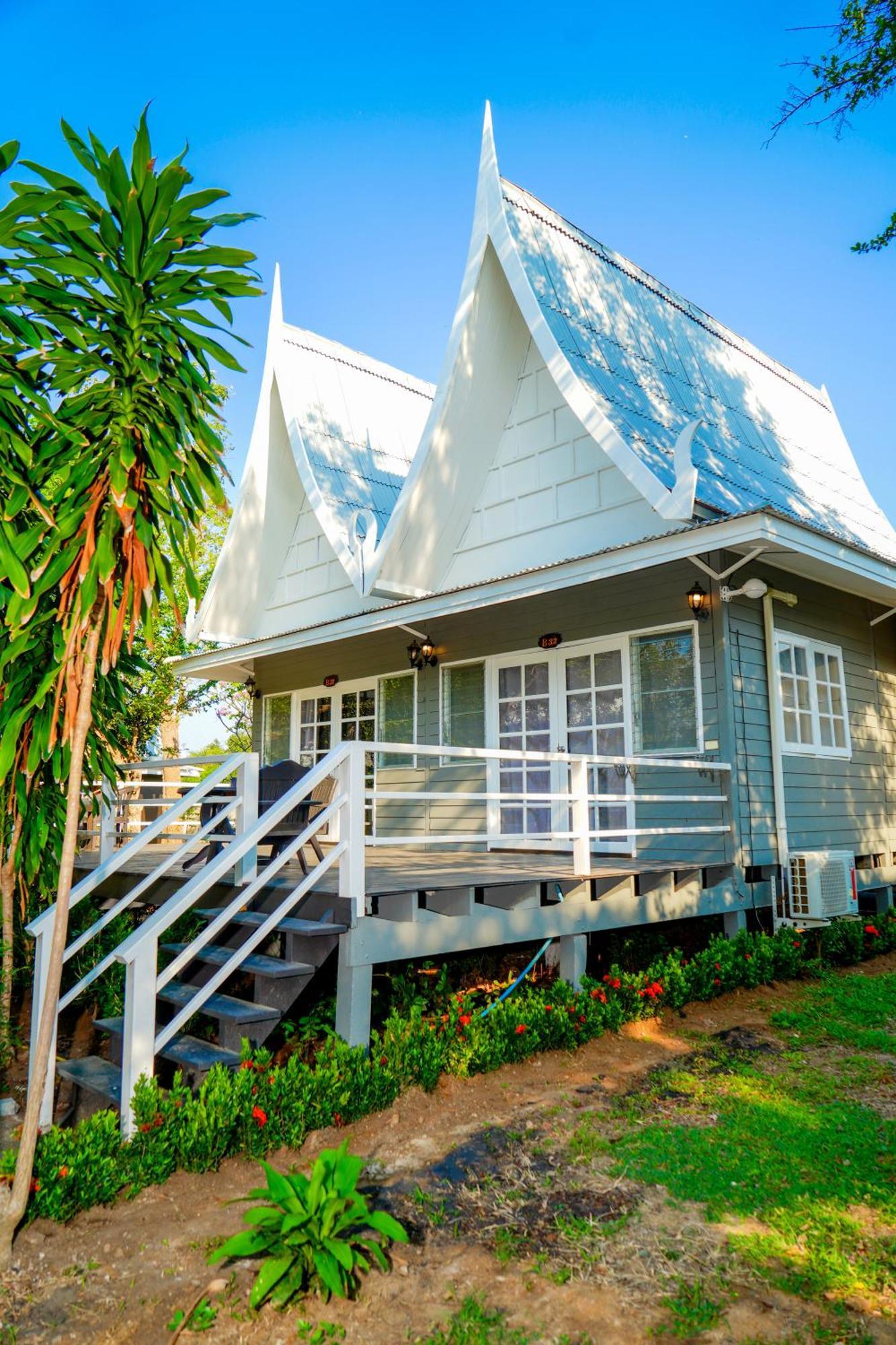 Luna Hut 3* Hua Hin