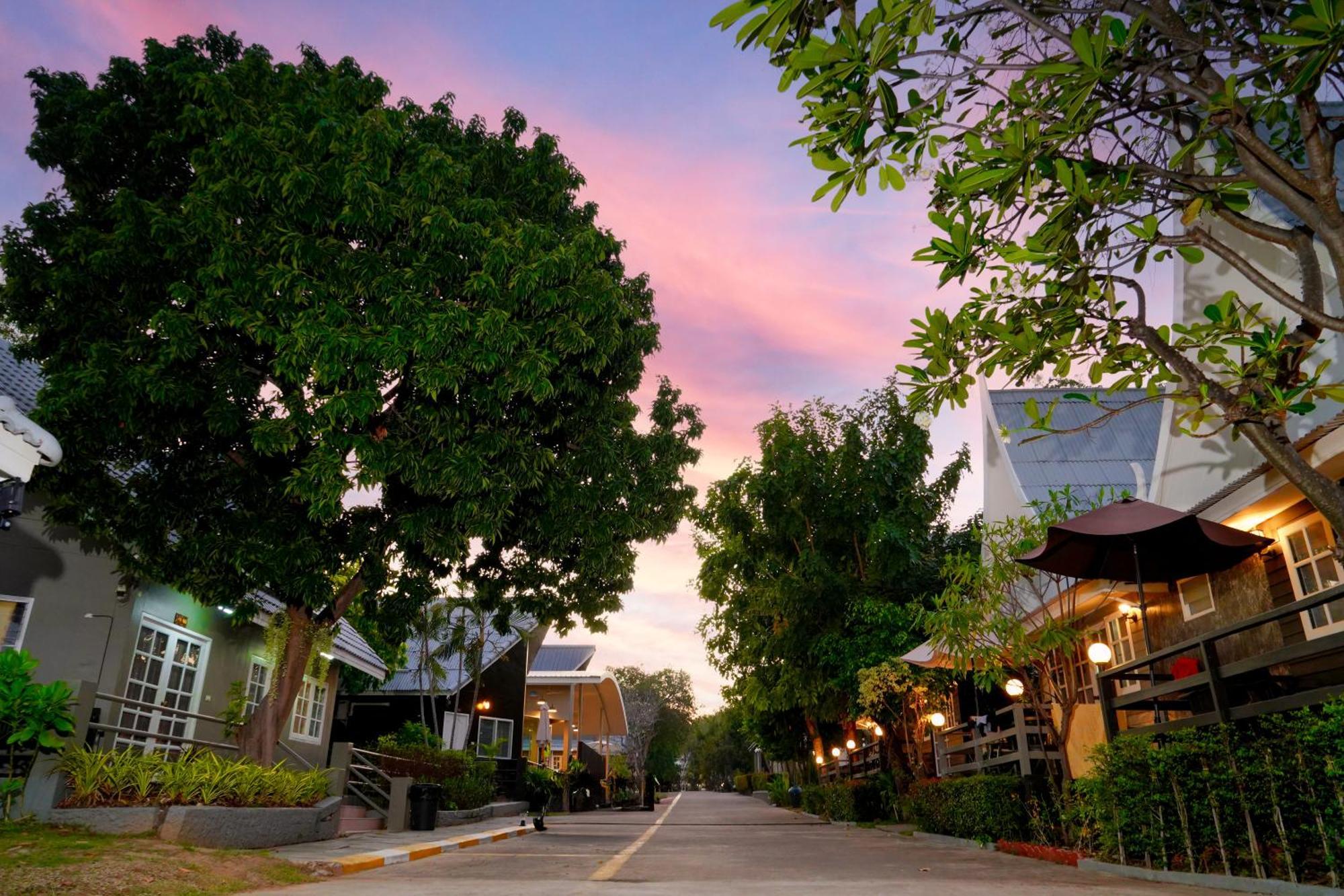 Lunarhut Hua Hin