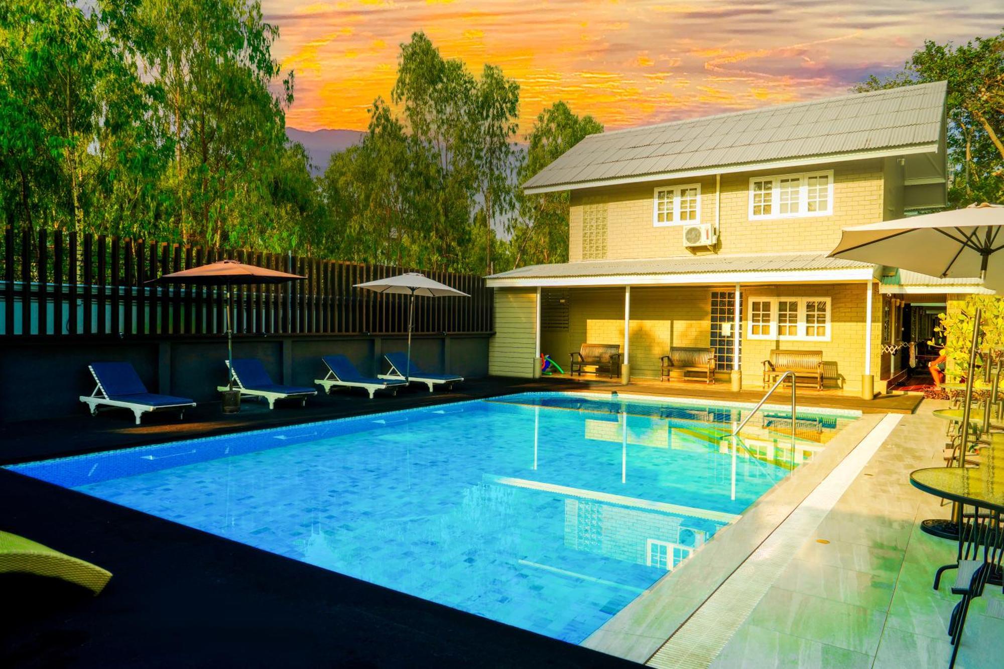 Luna Hut Resort 3*