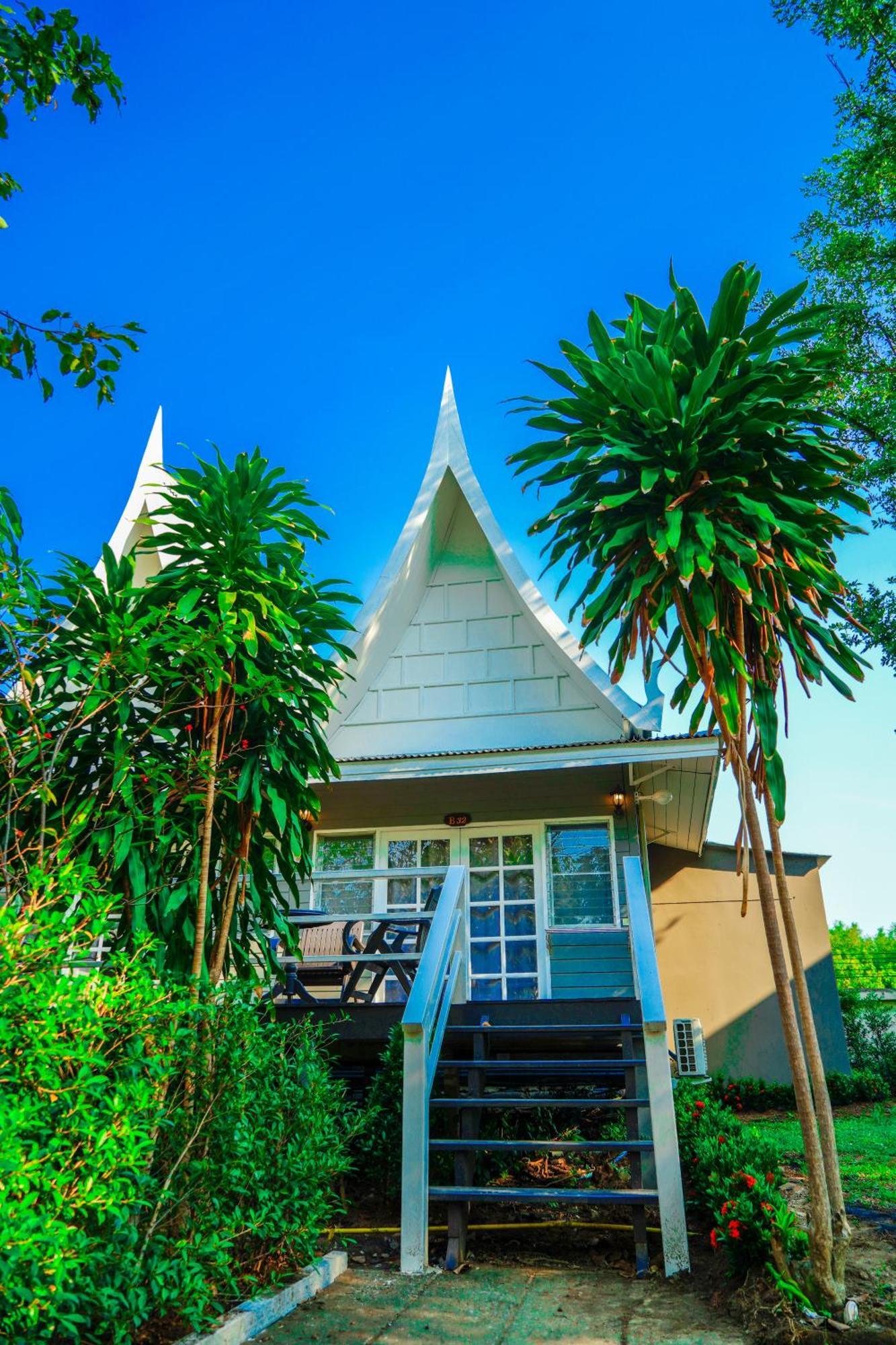 Resort Luna Hut Hua Hin