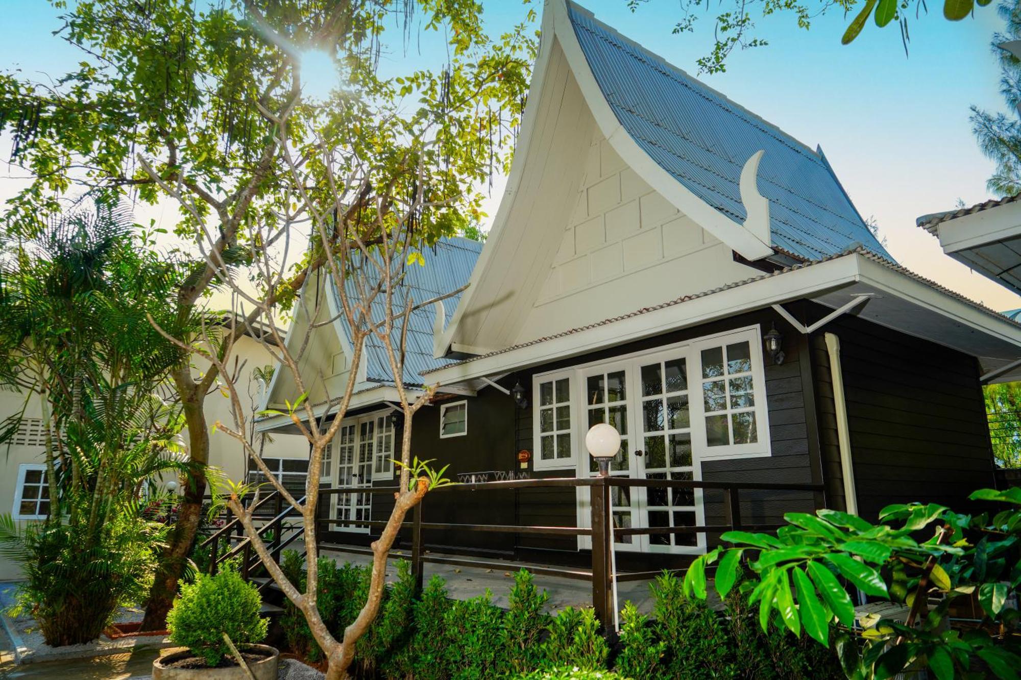 Luna Hut Resort 3*