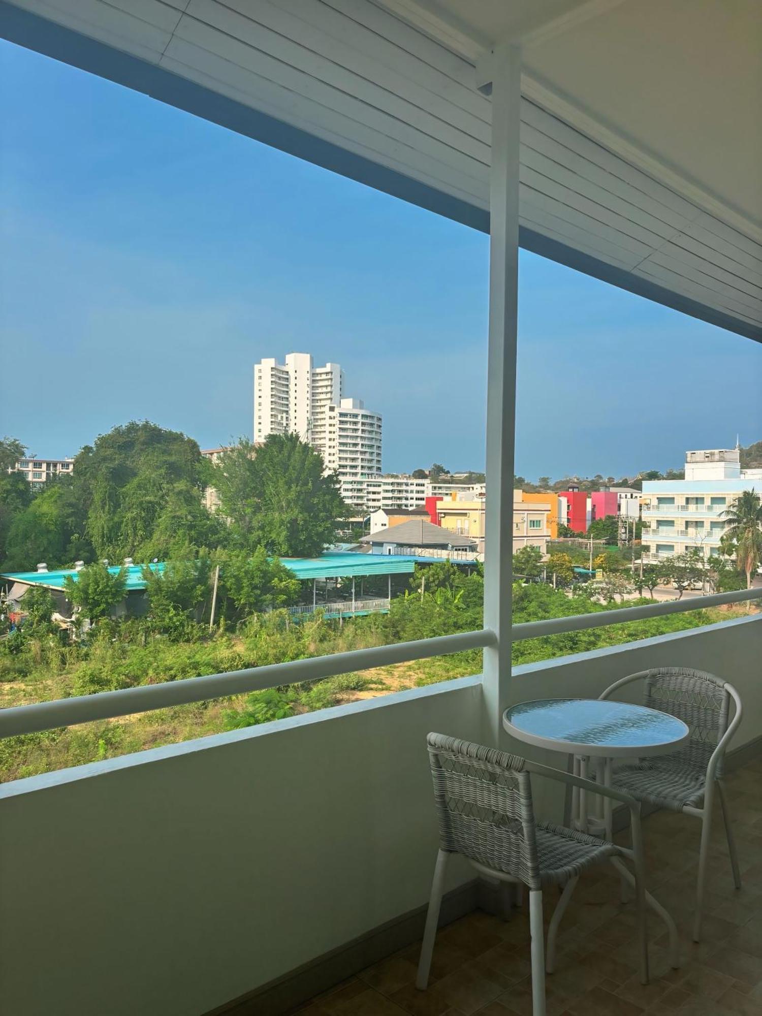 Lunarhut Hua Hin
