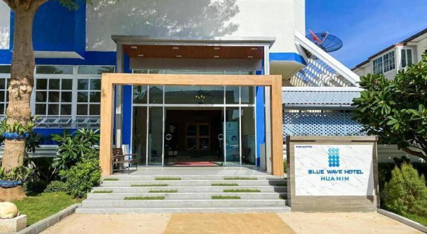 Resort Blue Wave
