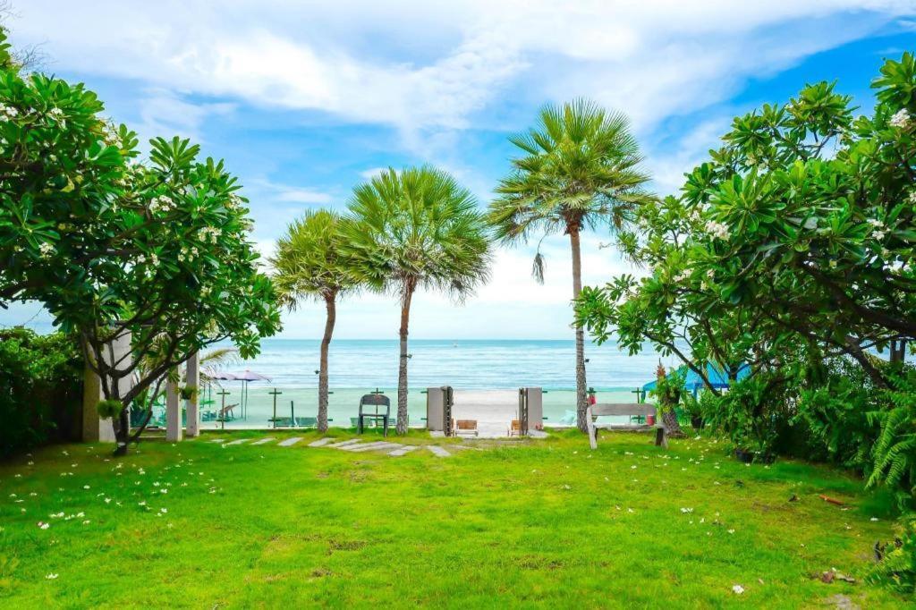 Resort Blue Wave