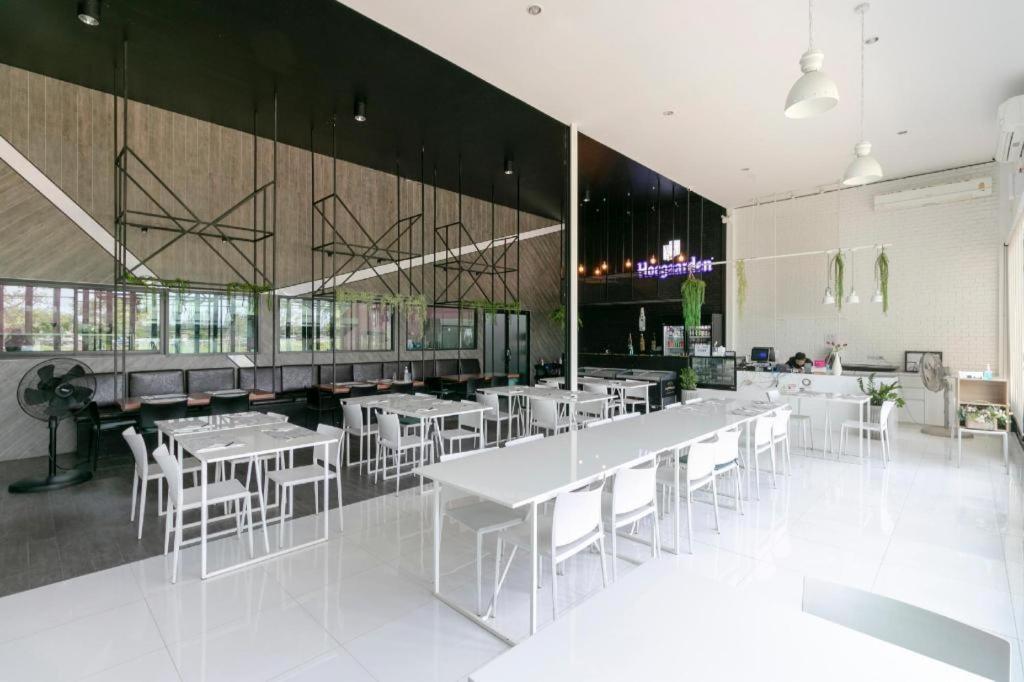 Capital O 1009 Leleaf Valley Pool Hotel 3*