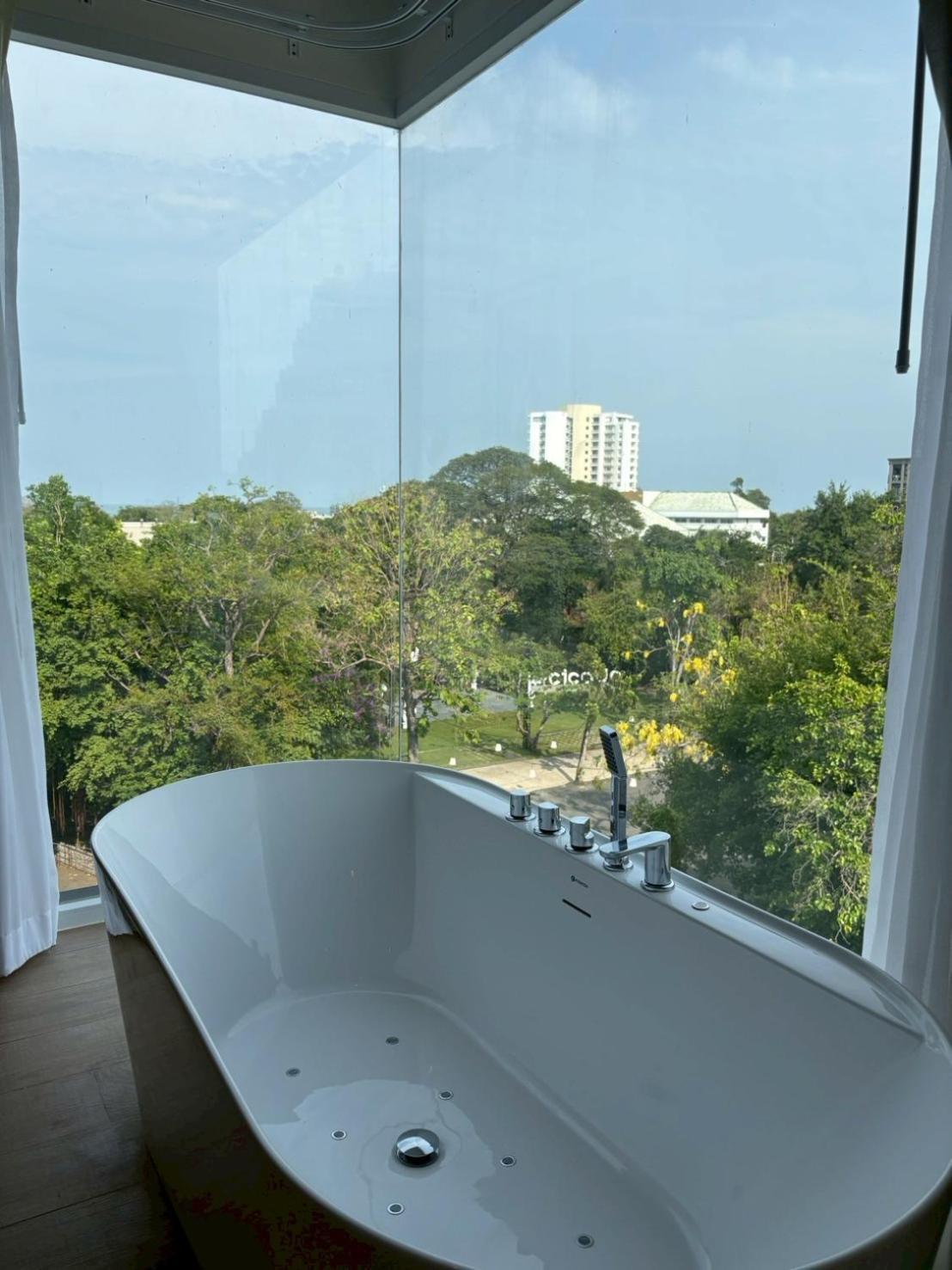 Whitt Hotel
