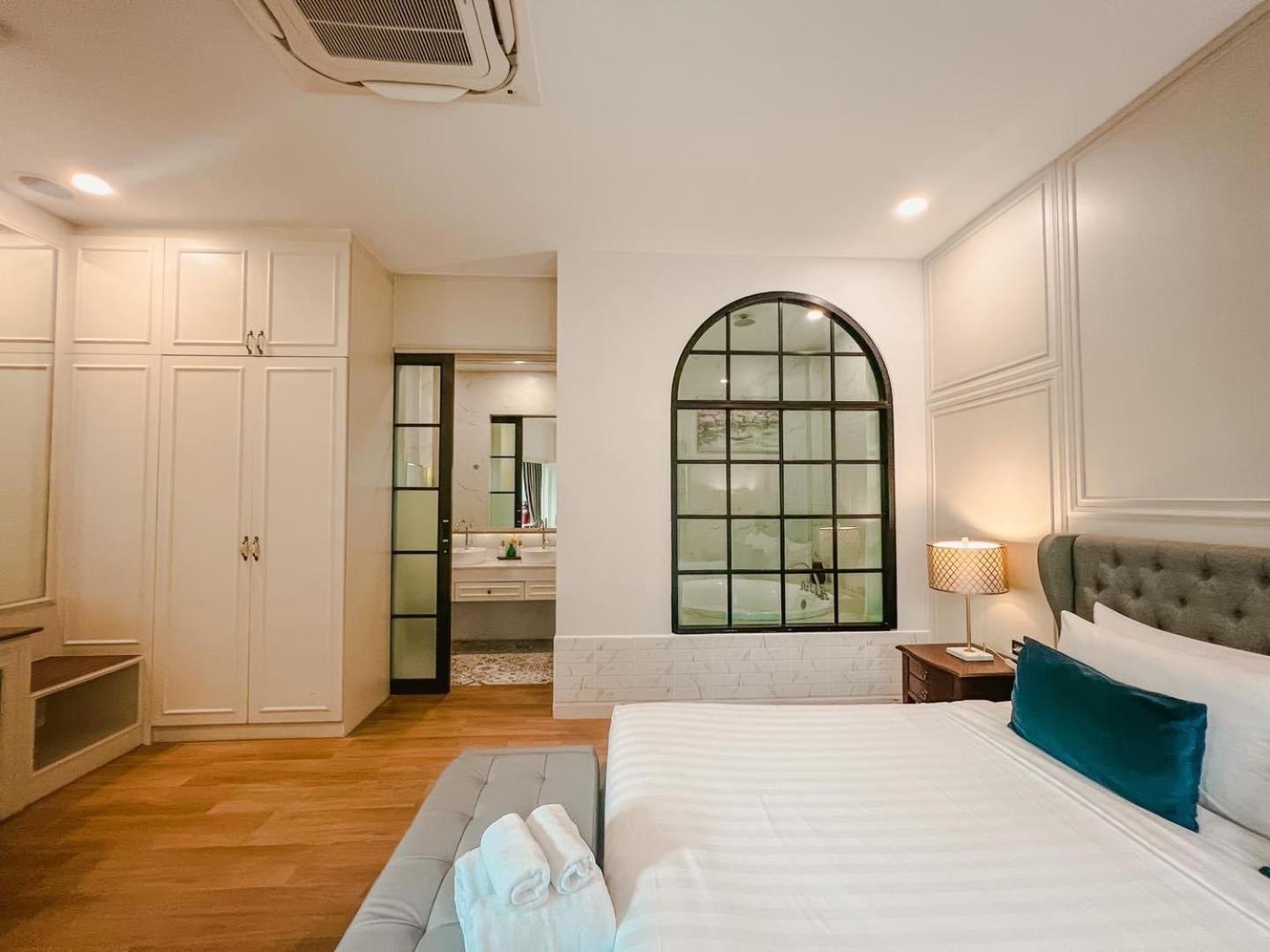 Hotel Seville