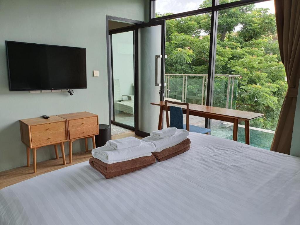 Eco Cozy Beachfront Chaam Resort