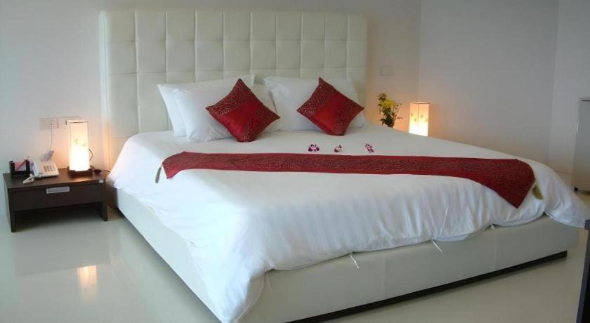 Avenue Hotel