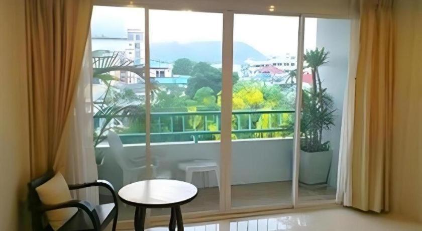 Avenue Hotel