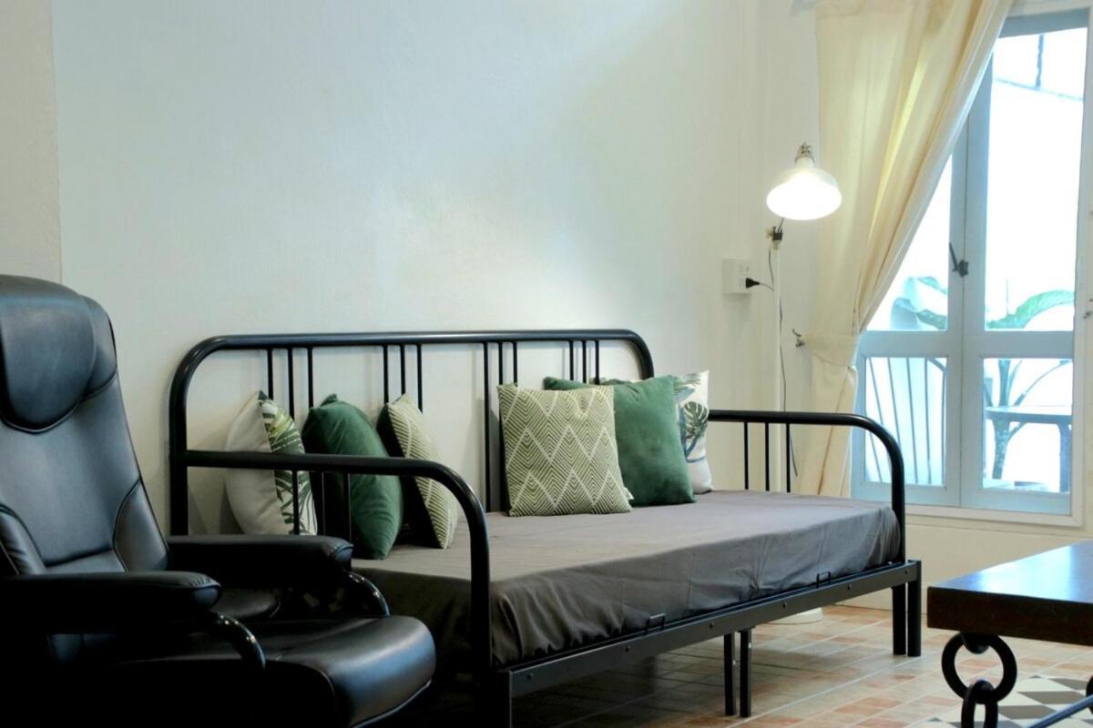 Spacious 2 Bedroom House In Centre *