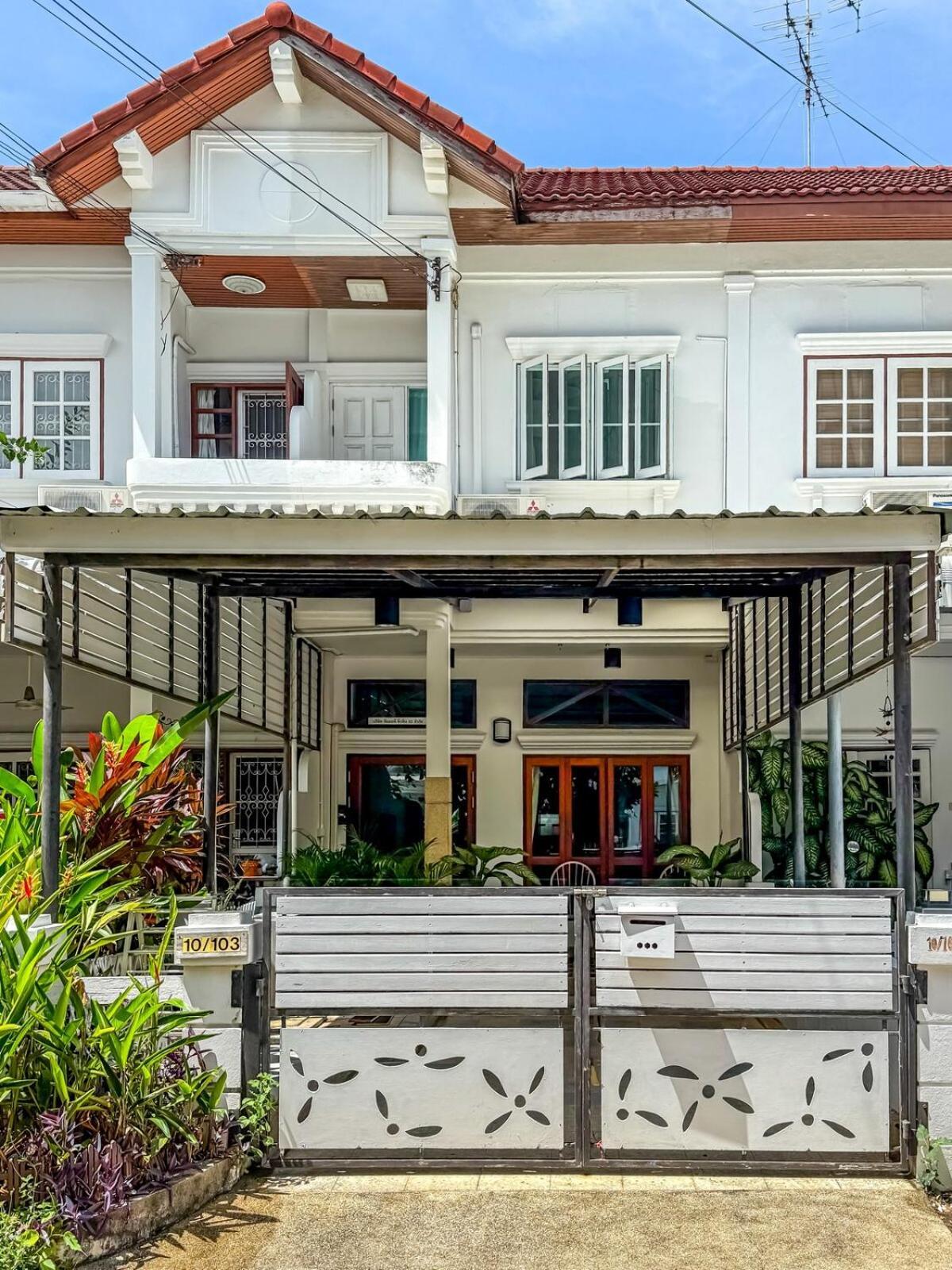 Spacious 2 Bedroom House In Centre Hua Hin