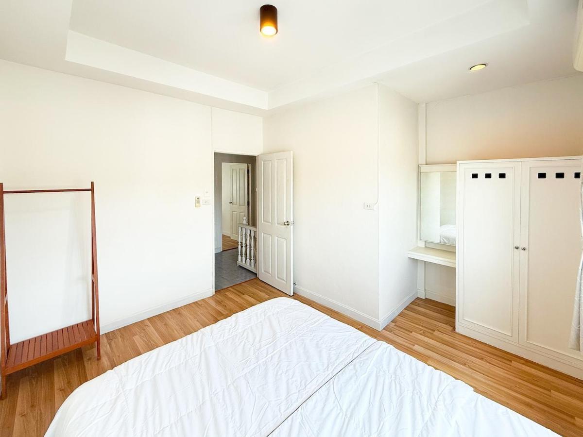 Spacious 2 Bedroom House In Centre Hua Hin