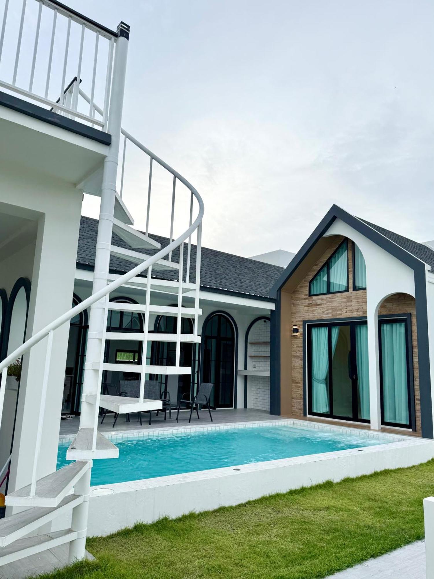 N&c Mountain Pool *