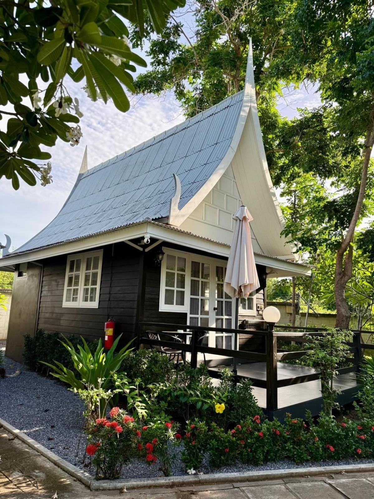 Lunarhut Resort
