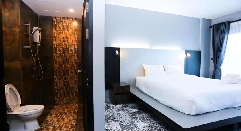 Bullkool Pool Hotel