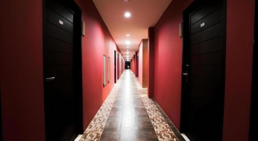 Bullkool Pool Hotel 3*