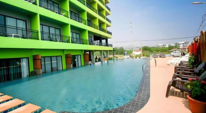 Hotel Bullkool Pool Hua Hin