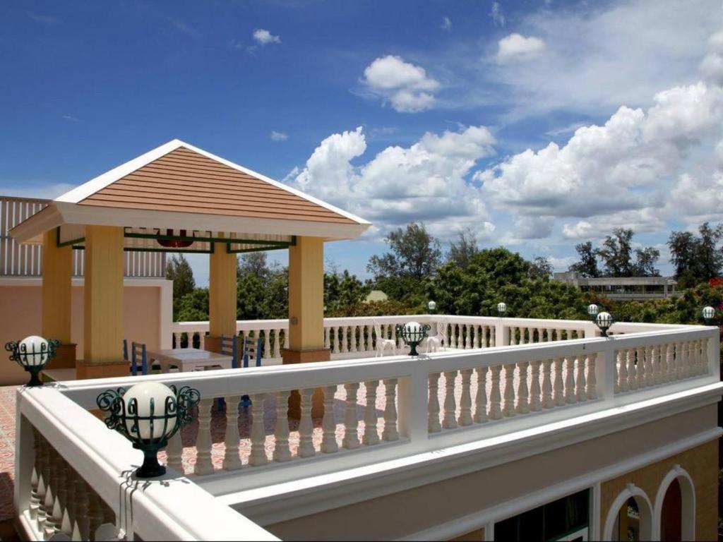 Hotel Small 2*