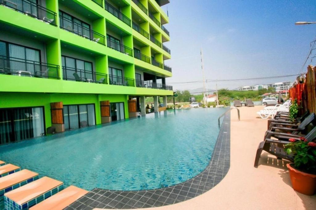 Bullkool Pool Hotel