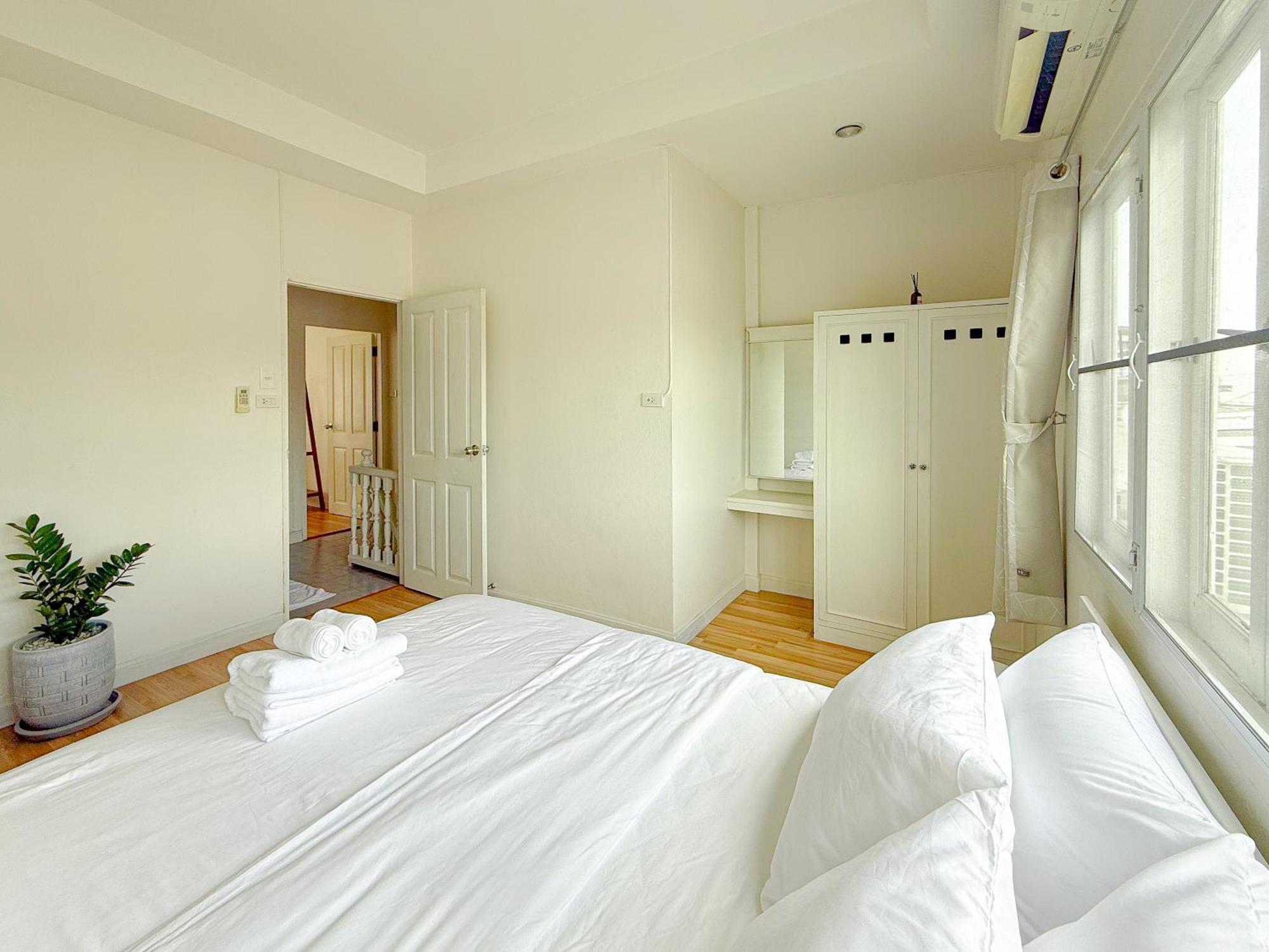 Holiday home Spacious 2 Bedroom House In Centre *