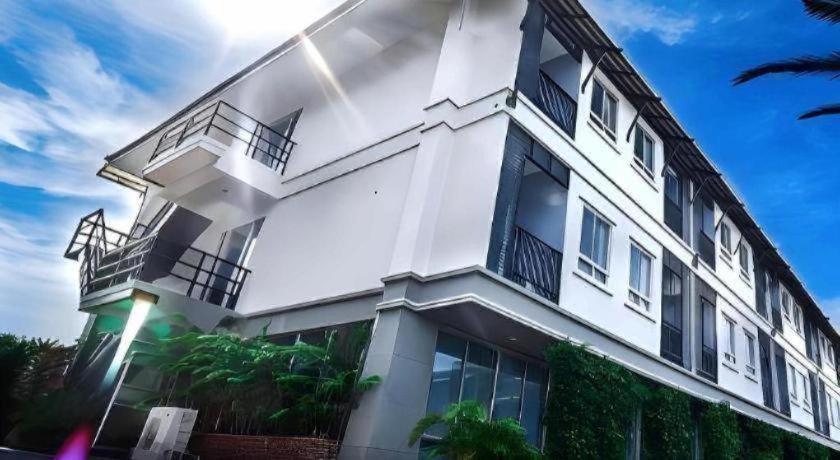 Season Palace Hua Hin